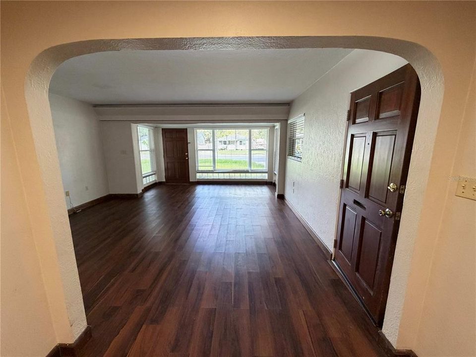 For Rent: $1,795 (2 beds, 1 baths, 972 Square Feet)