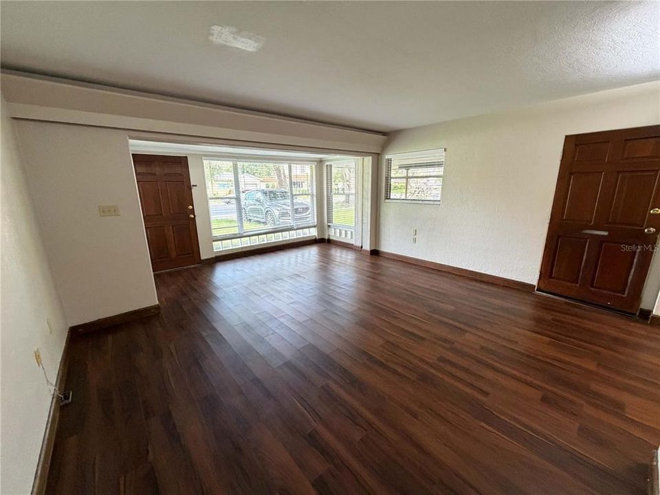 For Rent: $1,795 (2 beds, 1 baths, 972 Square Feet)