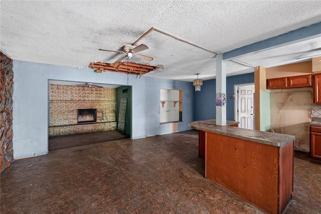 For Sale: $175,000 (2 beds, 2 baths, 1761 Square Feet)