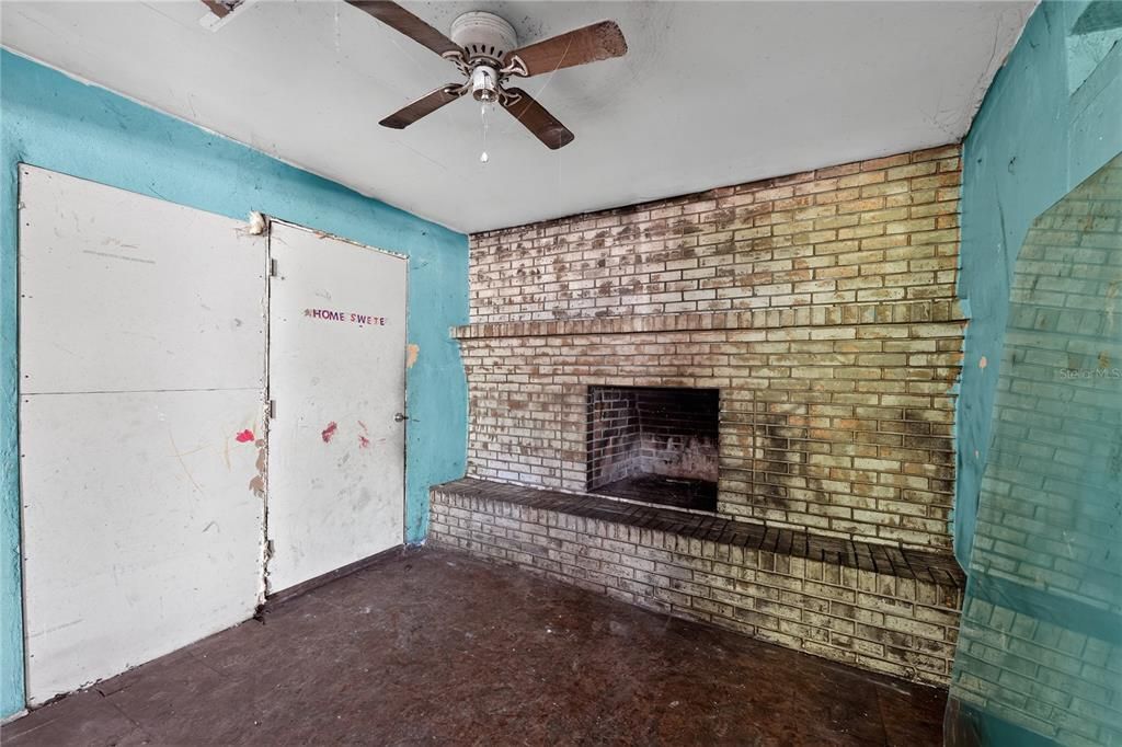 For Sale: $175,000 (2 beds, 2 baths, 1761 Square Feet)