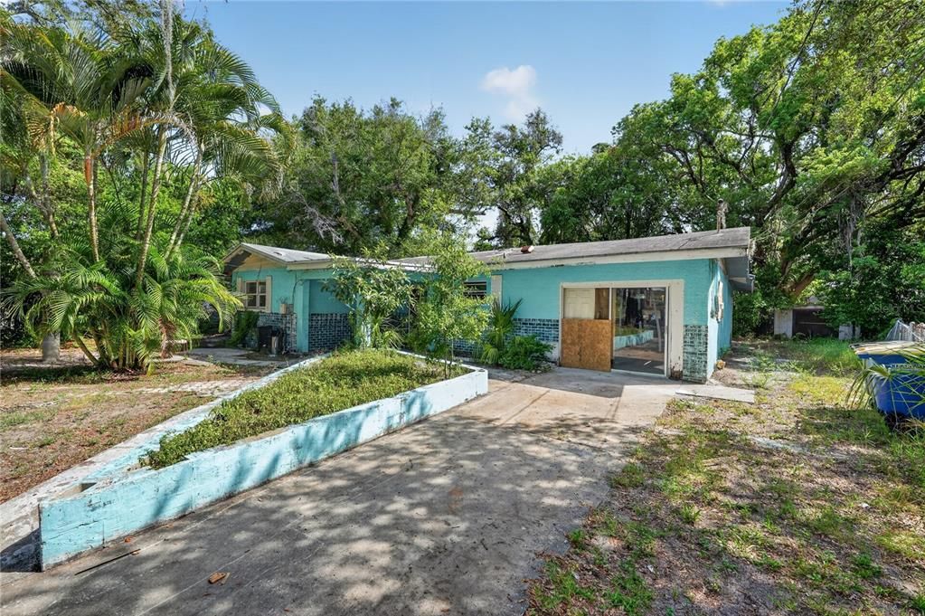 For Sale: $175,000 (2 beds, 2 baths, 1761 Square Feet)
