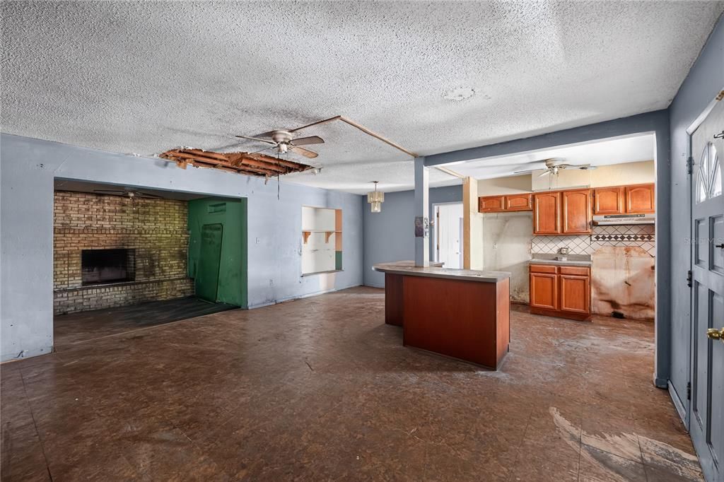 For Sale: $175,000 (2 beds, 2 baths, 1761 Square Feet)