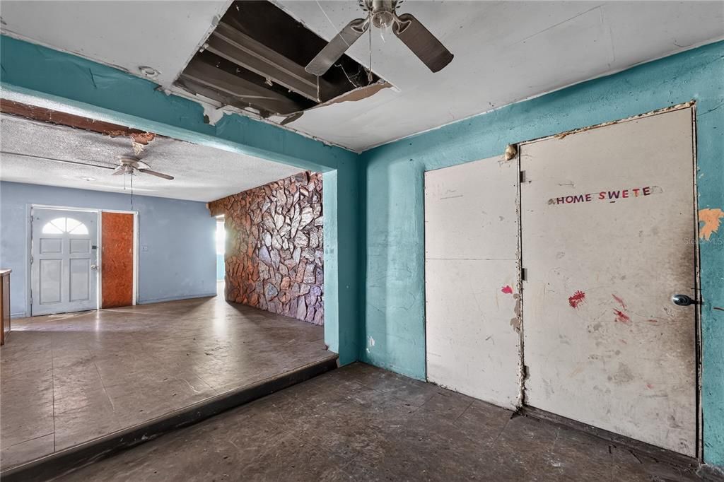 For Sale: $175,000 (2 beds, 2 baths, 1761 Square Feet)