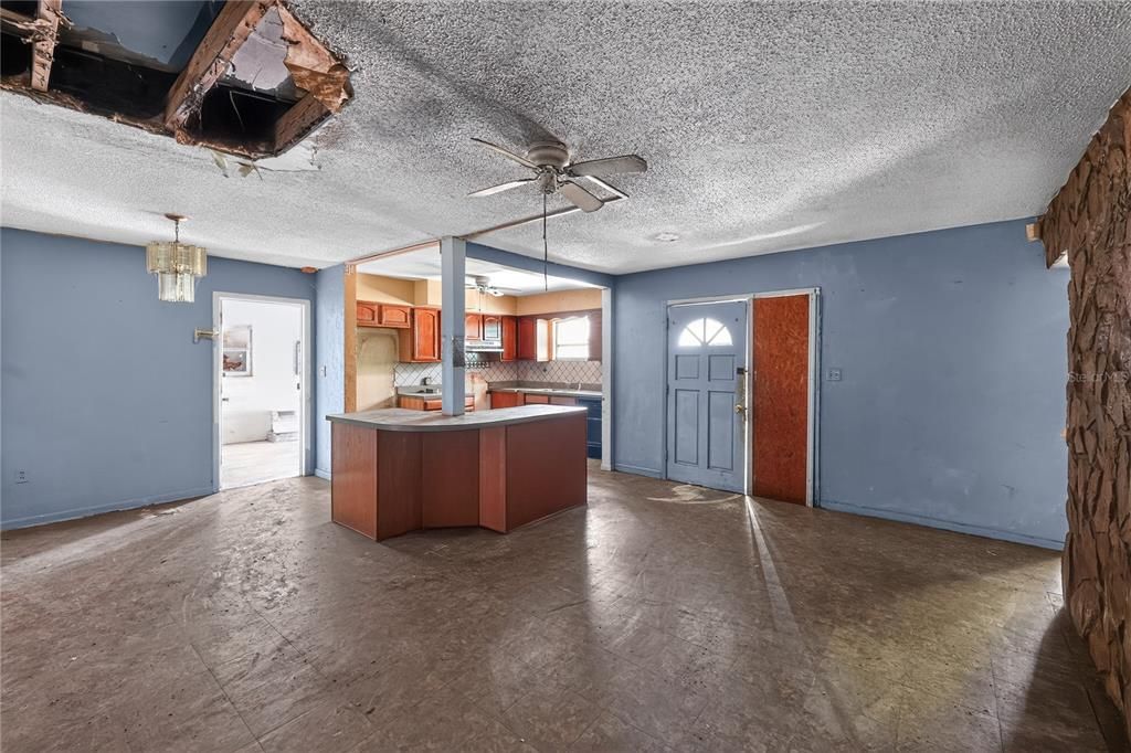 For Sale: $175,000 (2 beds, 2 baths, 1761 Square Feet)