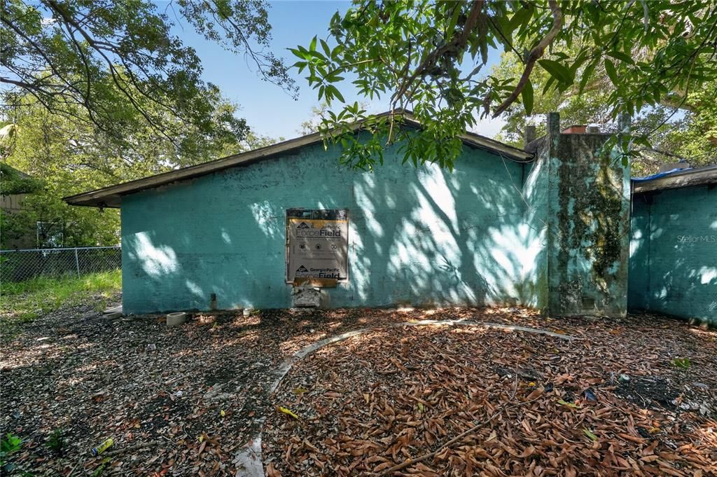 For Sale: $175,000 (2 beds, 2 baths, 1761 Square Feet)