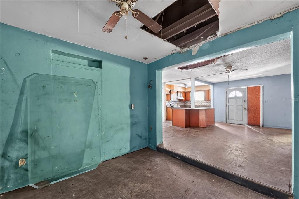 For Sale: $175,000 (2 beds, 2 baths, 1761 Square Feet)