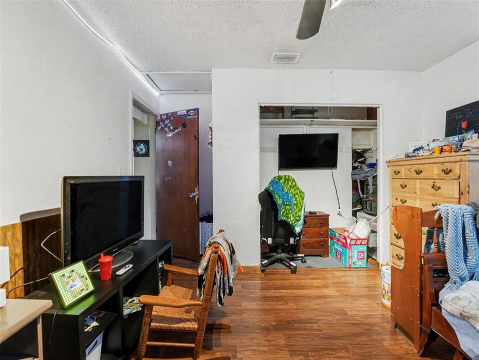 For Sale: $285,000 (3 beds, 2 baths, 1526 Square Feet)