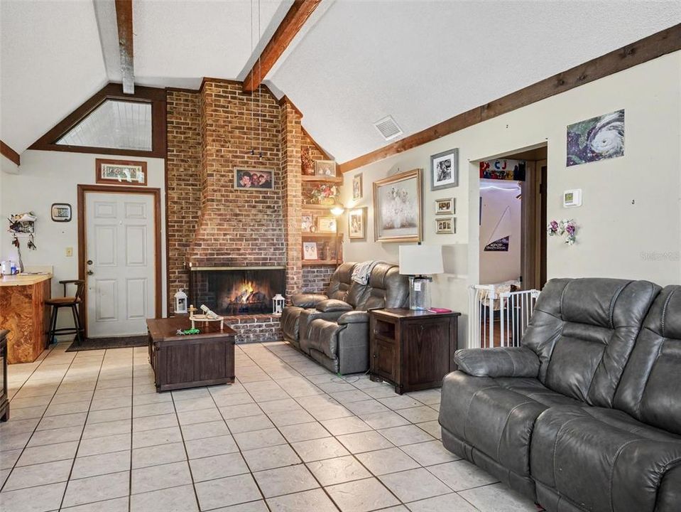 For Sale: $285,000 (3 beds, 2 baths, 1526 Square Feet)