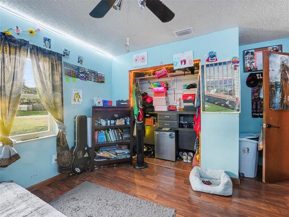 For Sale: $285,000 (3 beds, 2 baths, 1526 Square Feet)