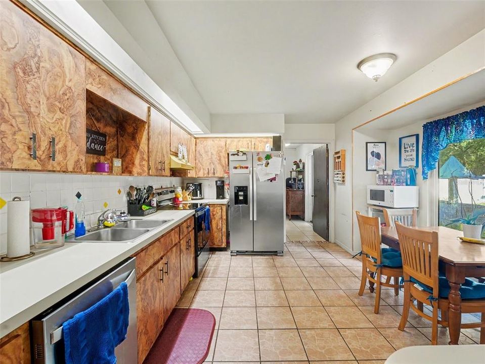 For Sale: $285,000 (3 beds, 2 baths, 1526 Square Feet)