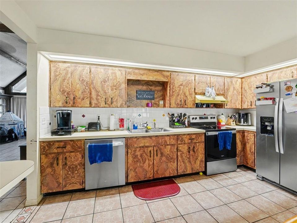 For Sale: $285,000 (3 beds, 2 baths, 1526 Square Feet)