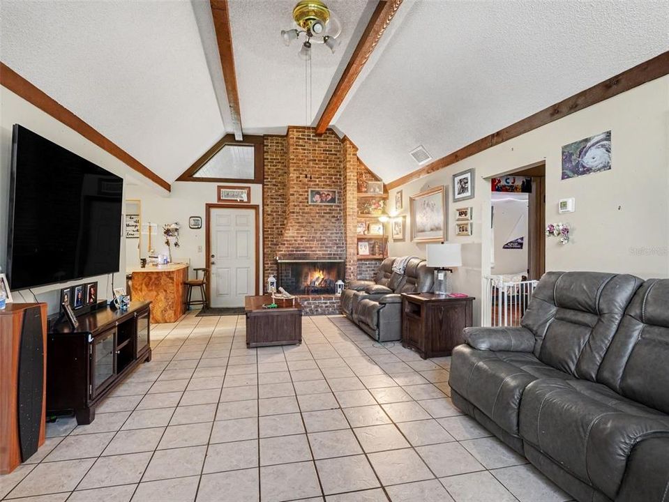 For Sale: $285,000 (3 beds, 2 baths, 1526 Square Feet)