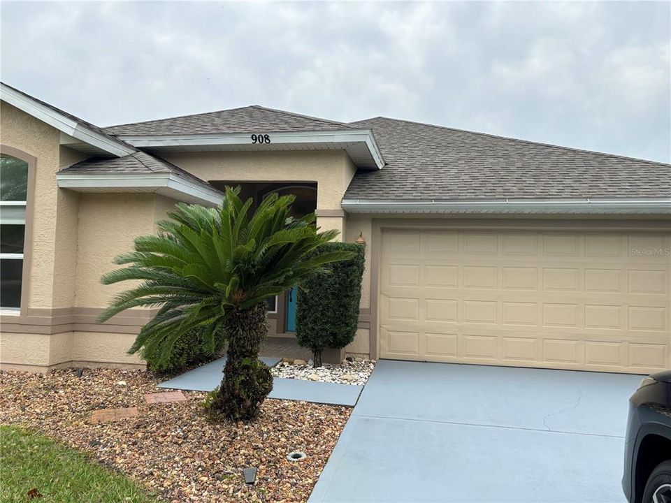 For Sale: $399,000 (3 beds, 2 baths, 1627 Square Feet)