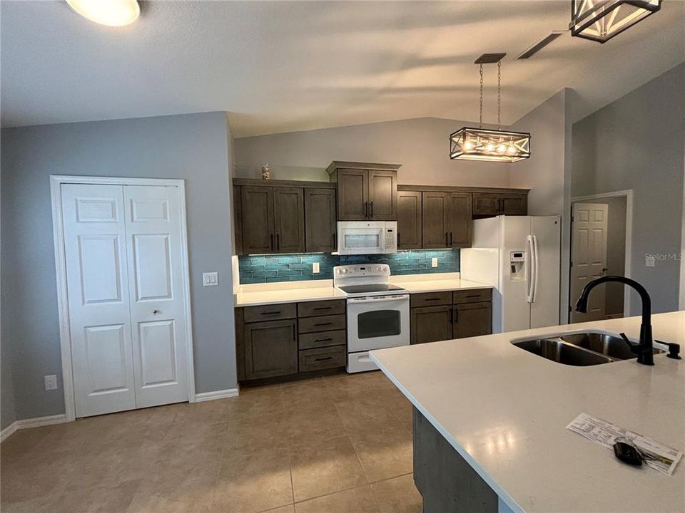 For Sale: $399,000 (3 beds, 2 baths, 1627 Square Feet)