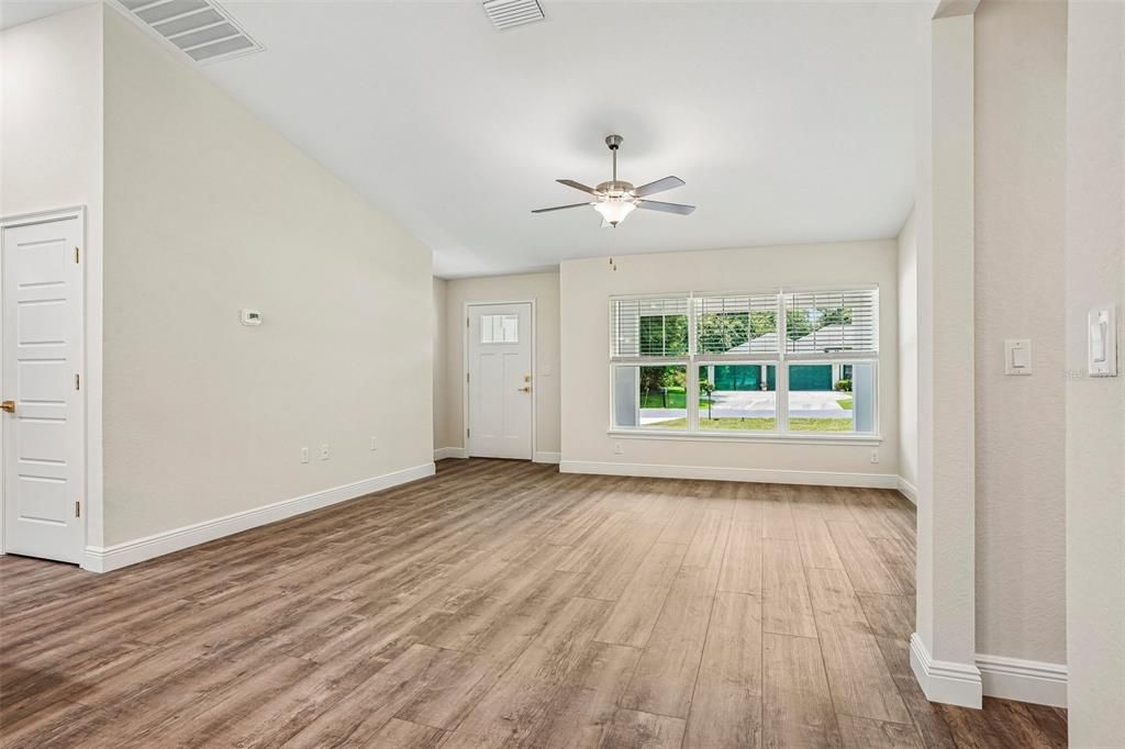 For Sale: $305,900 (3 beds, 2 baths, 1454 Square Feet)