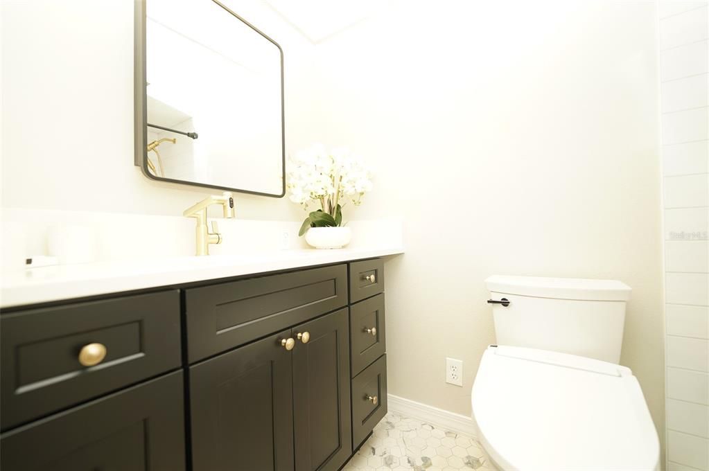 For Sale: $119,999 (1 beds, 1 baths, 790 Square Feet)