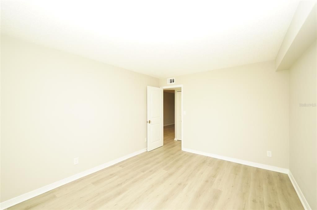For Sale: $119,999 (1 beds, 1 baths, 790 Square Feet)