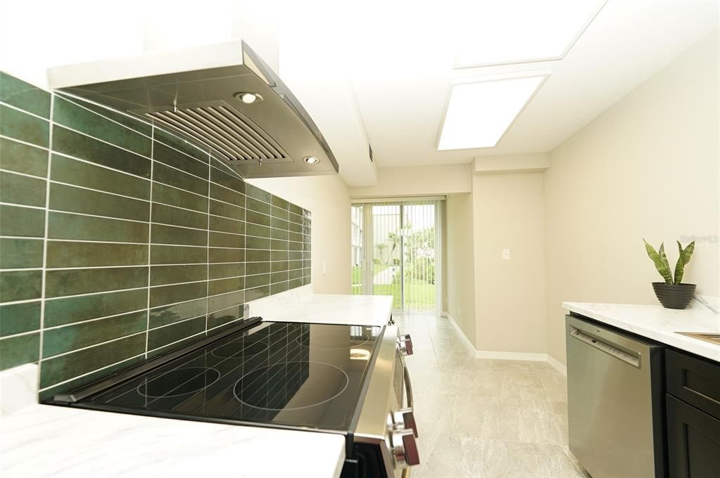 For Sale: $119,999 (1 beds, 1 baths, 790 Square Feet)