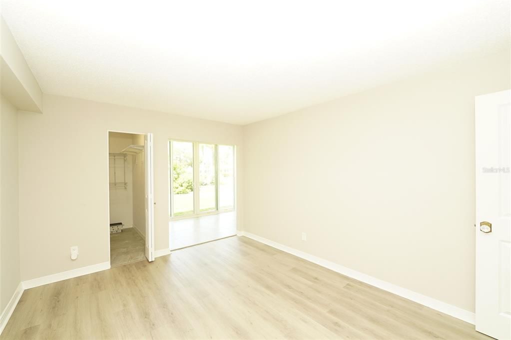 For Sale: $119,999 (1 beds, 1 baths, 790 Square Feet)