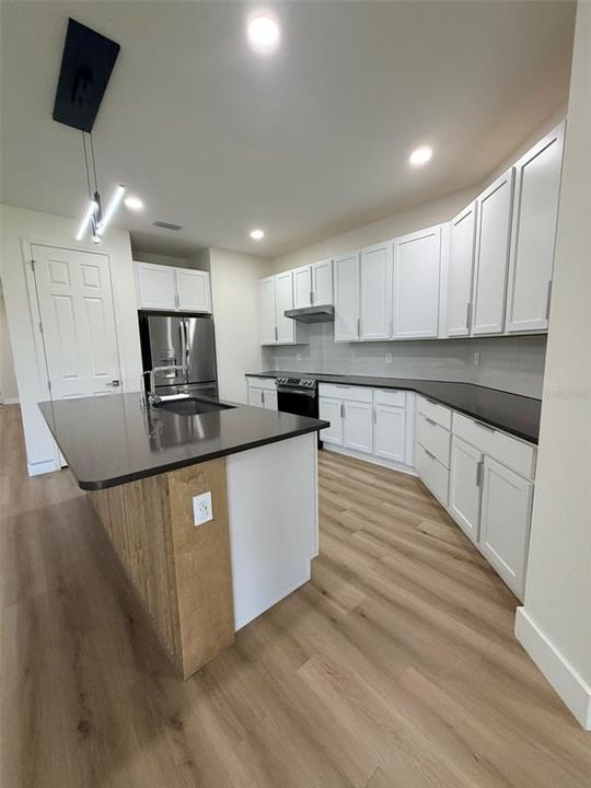 En Renta: $3,995 (4 camas, 2 baños, 1983 Pies cuadrados)