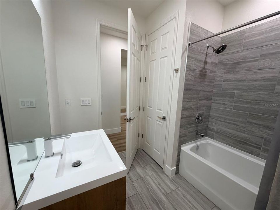 En Renta: $3,995 (4 camas, 2 baños, 1983 Pies cuadrados)