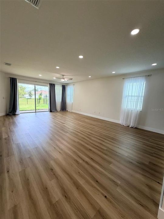 En Renta: $3,995 (4 camas, 2 baños, 1983 Pies cuadrados)