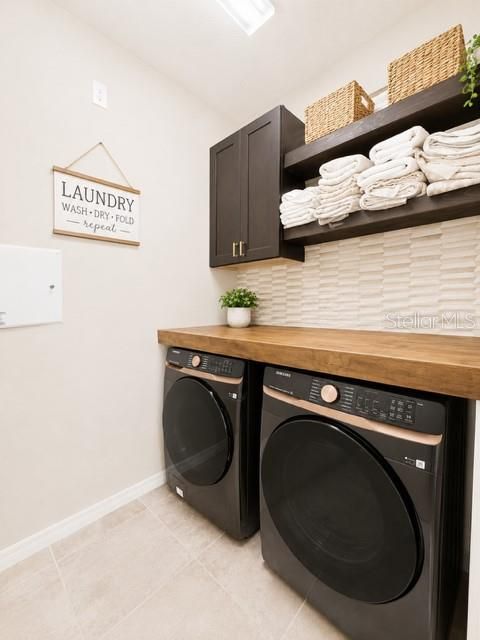 En Venta: $619,999 (4 camas, 3 baños, 2459 Pies cuadrados)