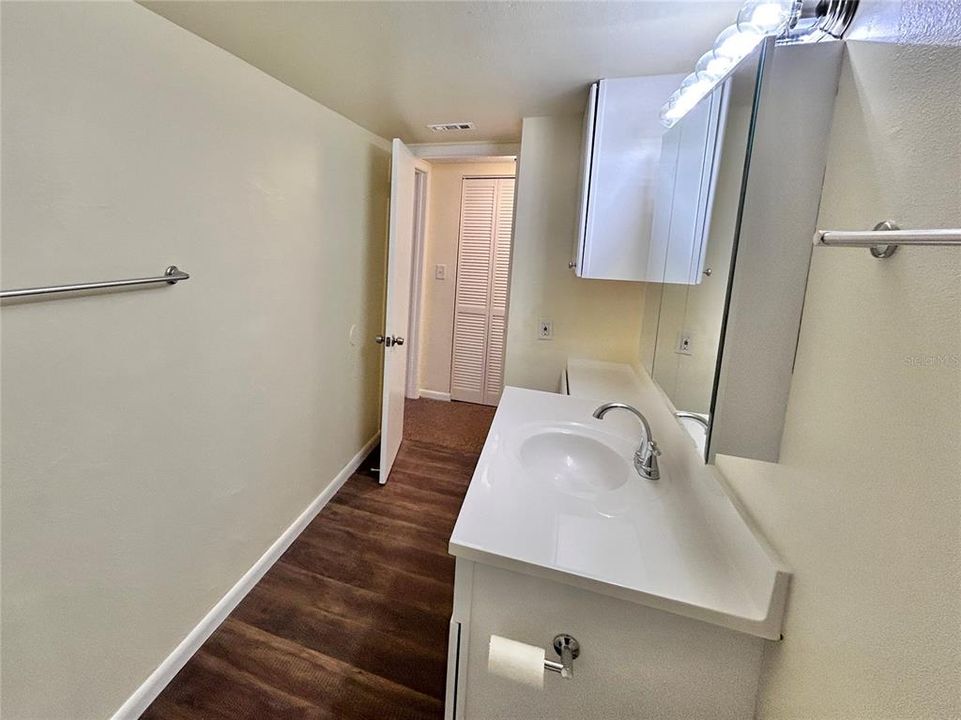 На продажу: $150,000 (2 спален, 1 ванн, 906 Квадратных фут)