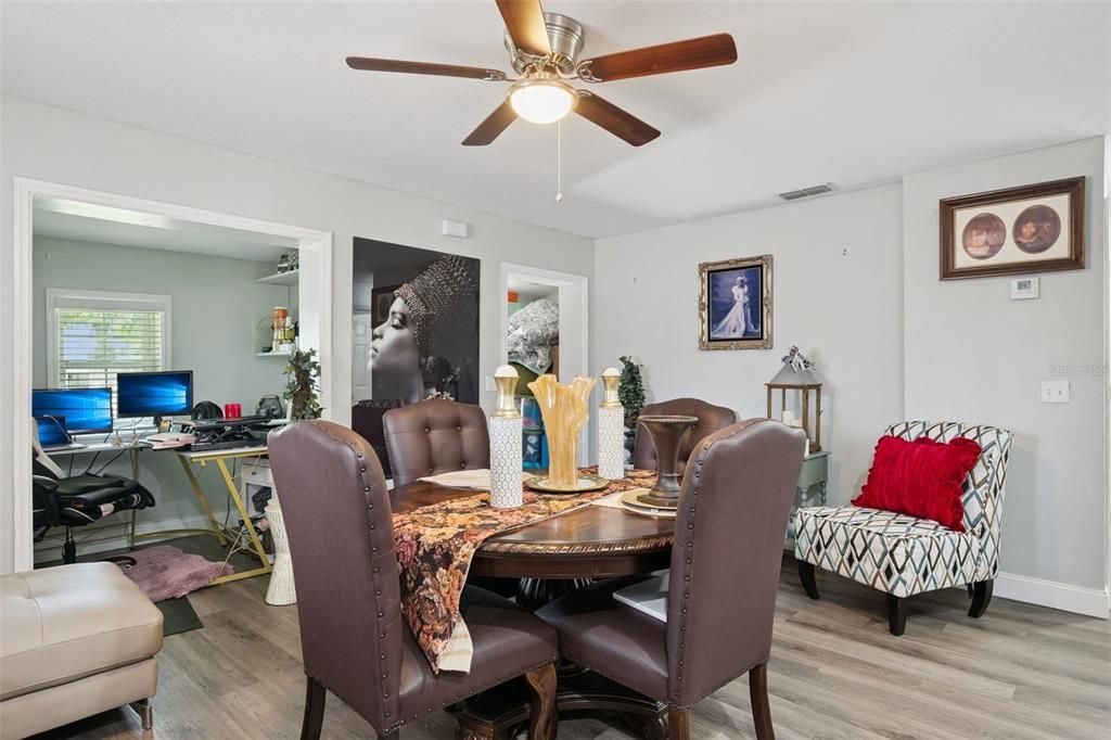 En Venta: $359,900 (5 camas, 3 baños, 2470 Pies cuadrados)