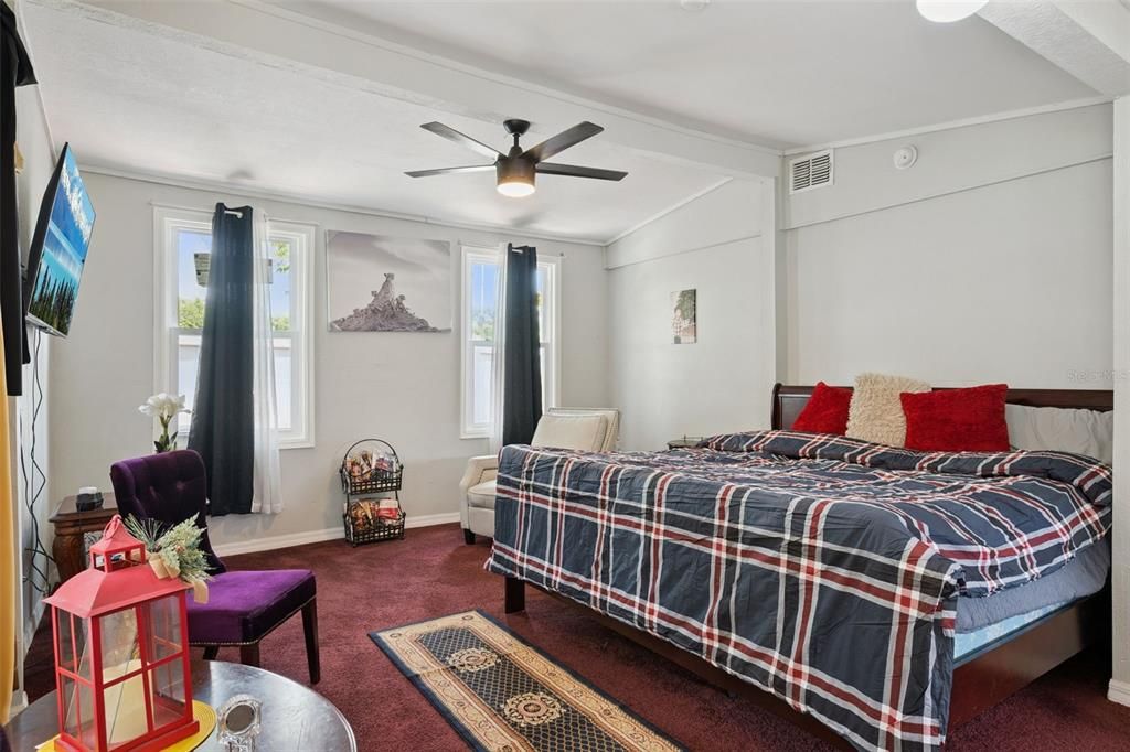En Venta: $359,900 (5 camas, 3 baños, 2470 Pies cuadrados)