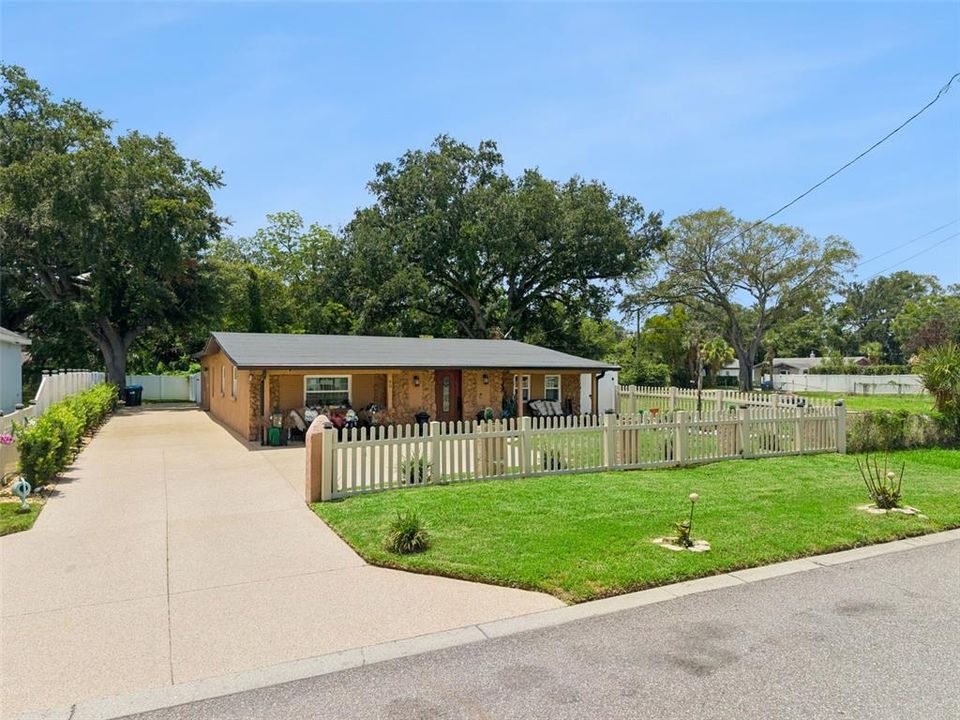 En Venta: $359,900 (5 camas, 3 baños, 2470 Pies cuadrados)