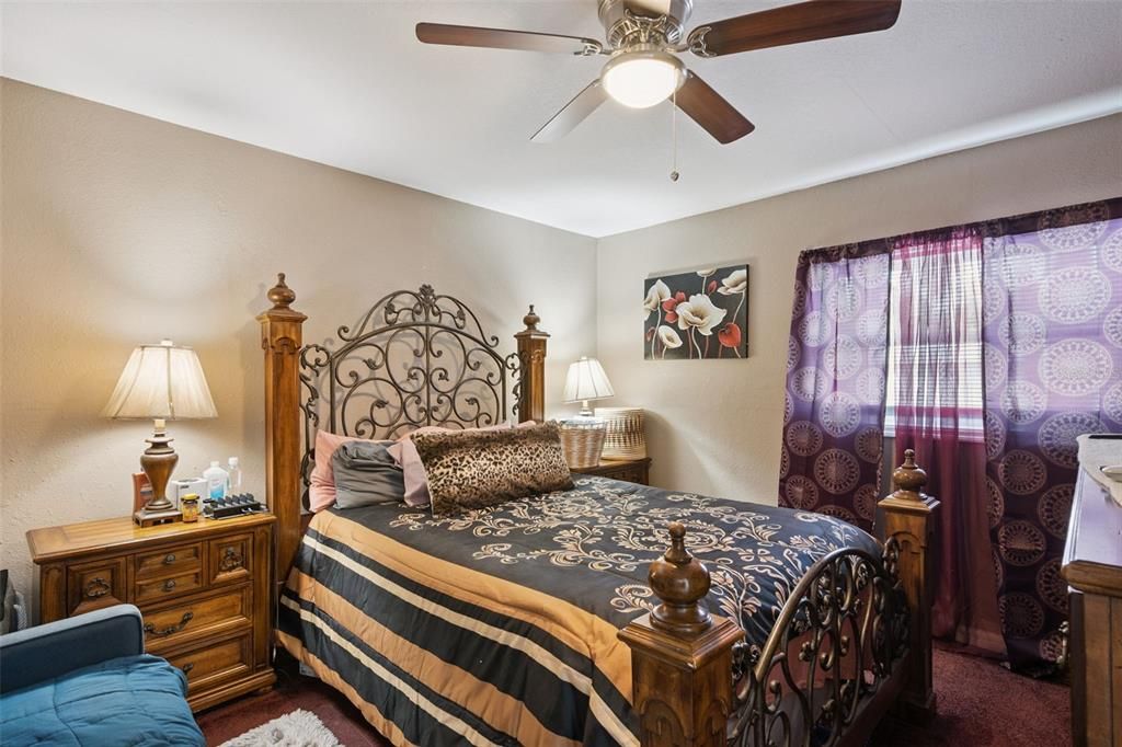 En Venta: $359,900 (5 camas, 3 baños, 2470 Pies cuadrados)
