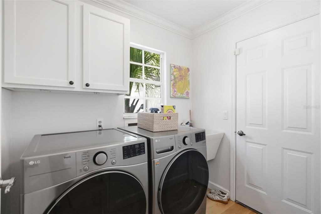 For Sale: $724,900 (4 beds, 2 baths, 2454 Square Feet)