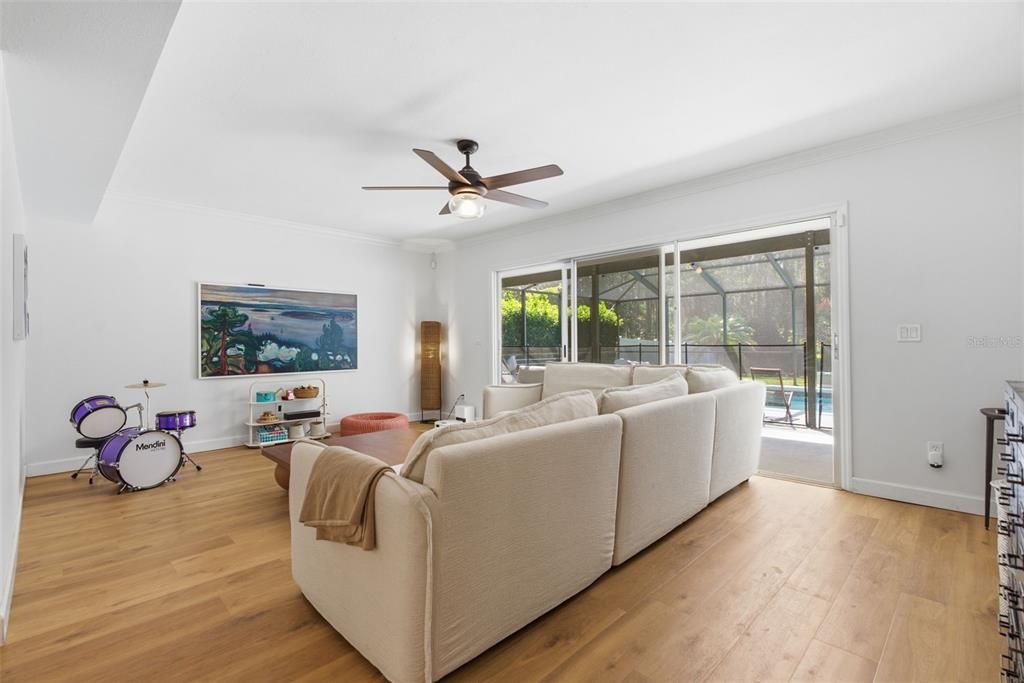 For Sale: $724,900 (4 beds, 2 baths, 2454 Square Feet)