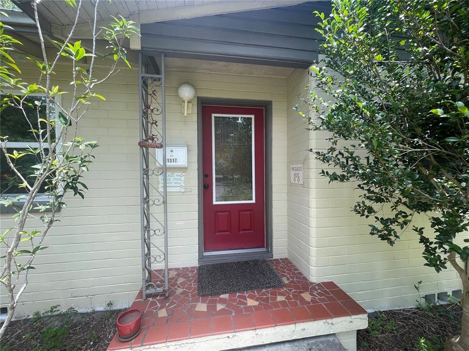For Rent: $2,300 (3 beds, 1 baths, 1446 Square Feet)