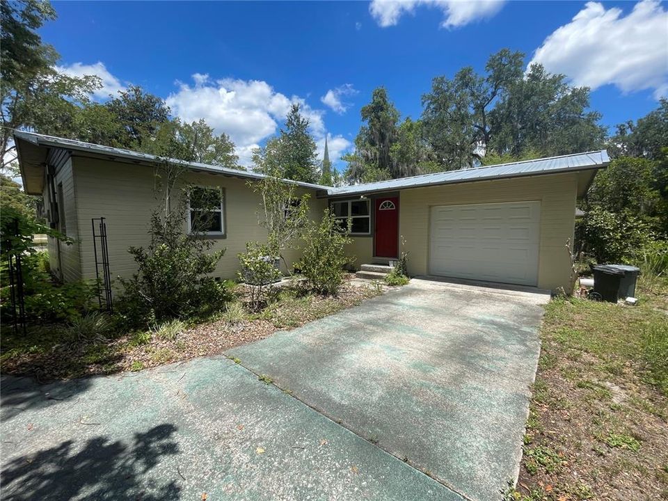 For Rent: $2,300 (3 beds, 1 baths, 1446 Square Feet)