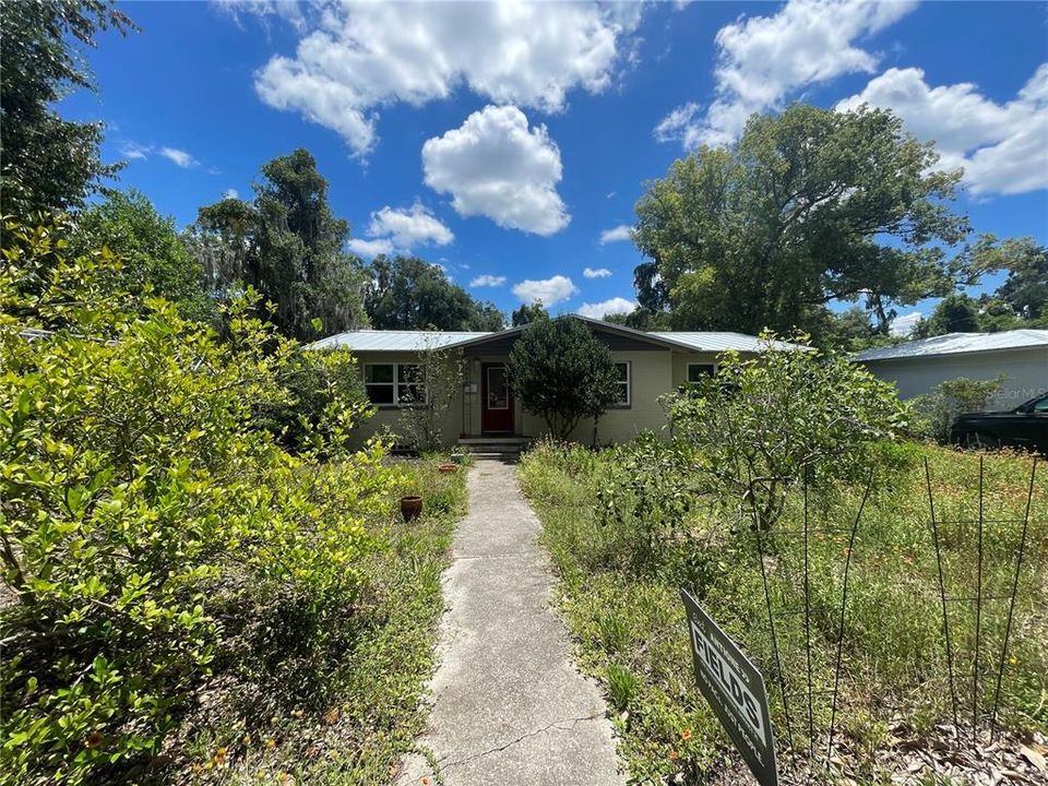 For Rent: $2,300 (3 beds, 1 baths, 1446 Square Feet)