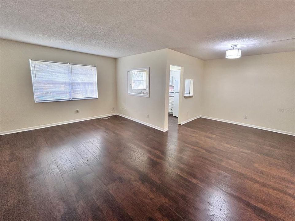 For Sale: $150,000 (2 beds, 1 baths, 975 Square Feet)