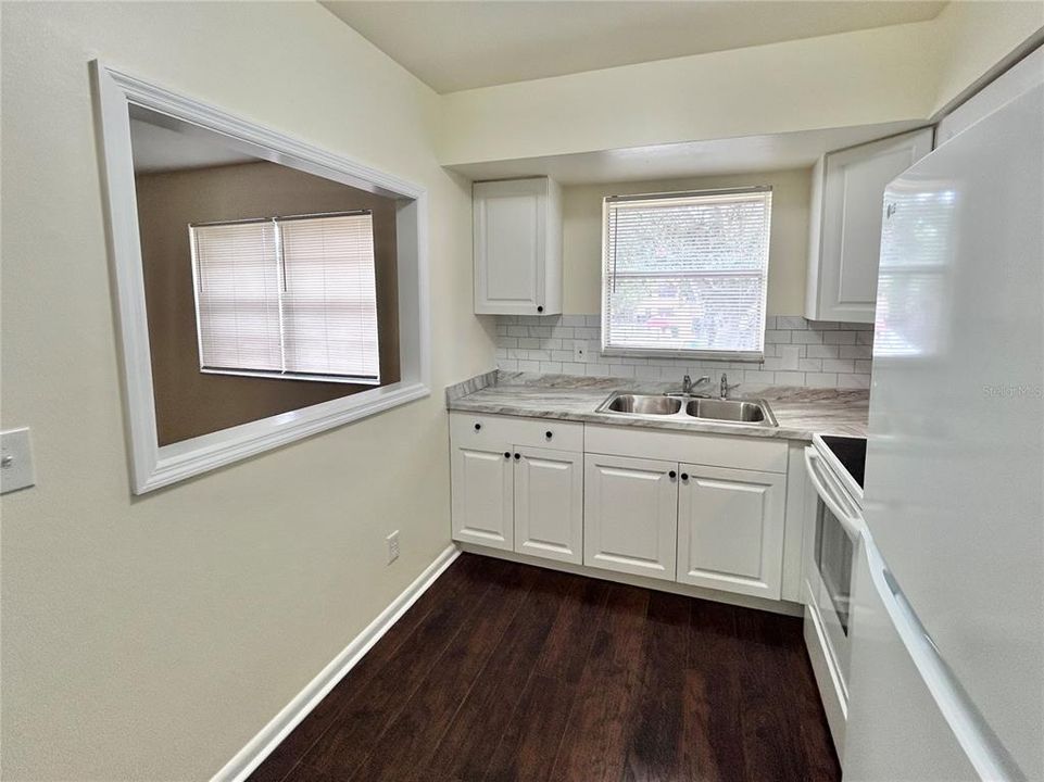 For Sale: $150,000 (2 beds, 1 baths, 975 Square Feet)
