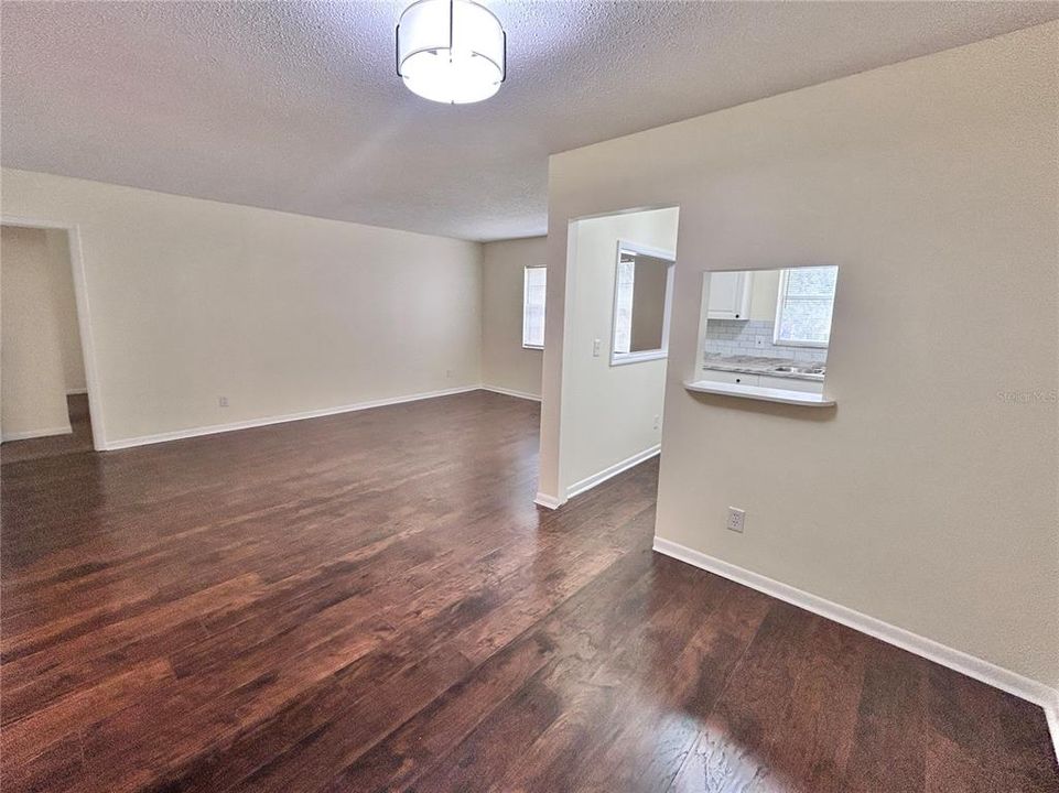 For Sale: $150,000 (2 beds, 1 baths, 975 Square Feet)
