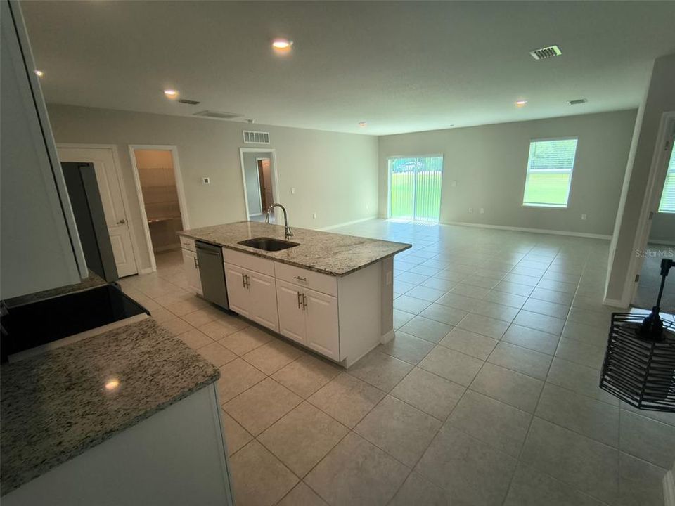 For Rent: $2,300 (4 beds, 2 baths, 2051 Square Feet)