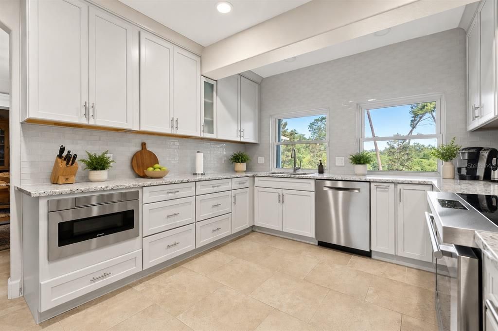For Sale: $1,795,000 (6 beds, 5 baths, 5825 Square Feet)