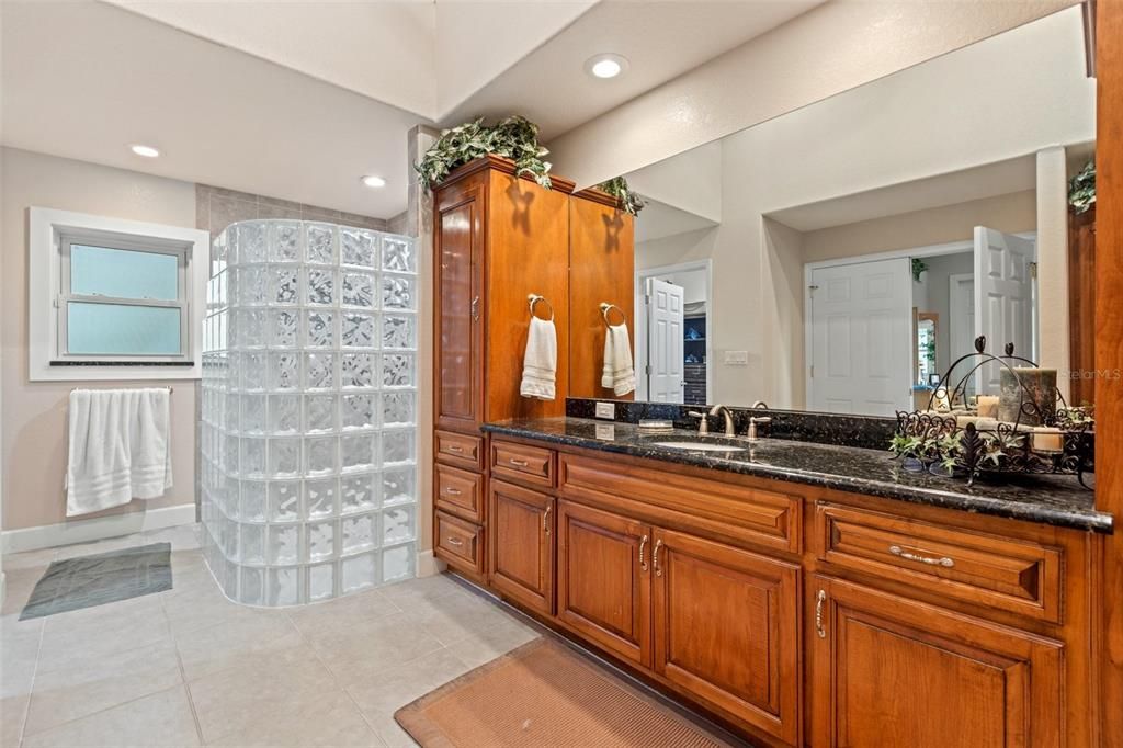 For Sale: $1,795,000 (6 beds, 5 baths, 5825 Square Feet)