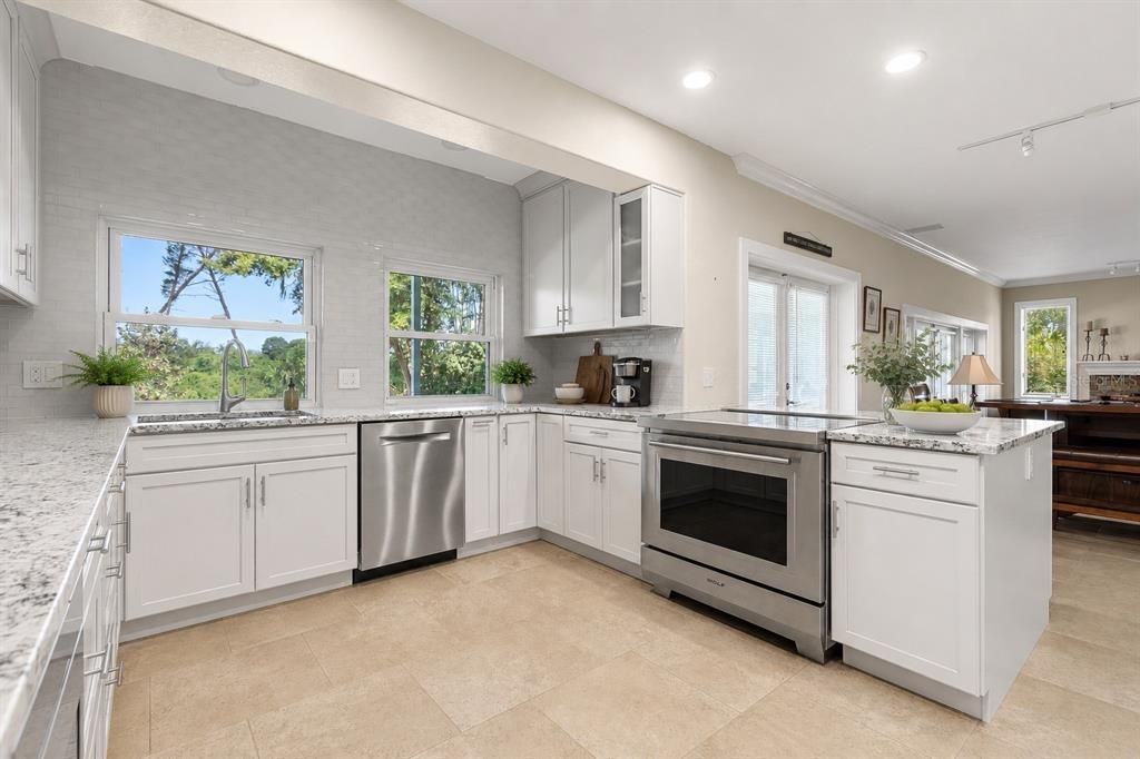 For Sale: $1,795,000 (6 beds, 5 baths, 5825 Square Feet)