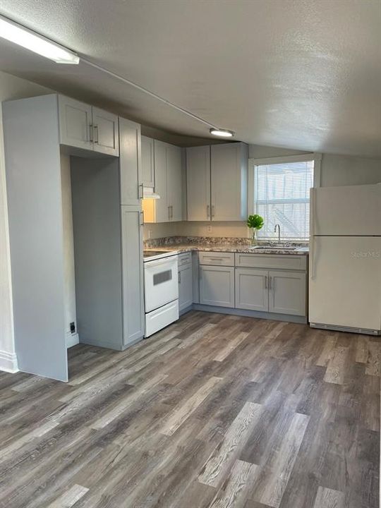 For Sale: $450,000 (7 beds, 0 baths, 3000 Square Feet)