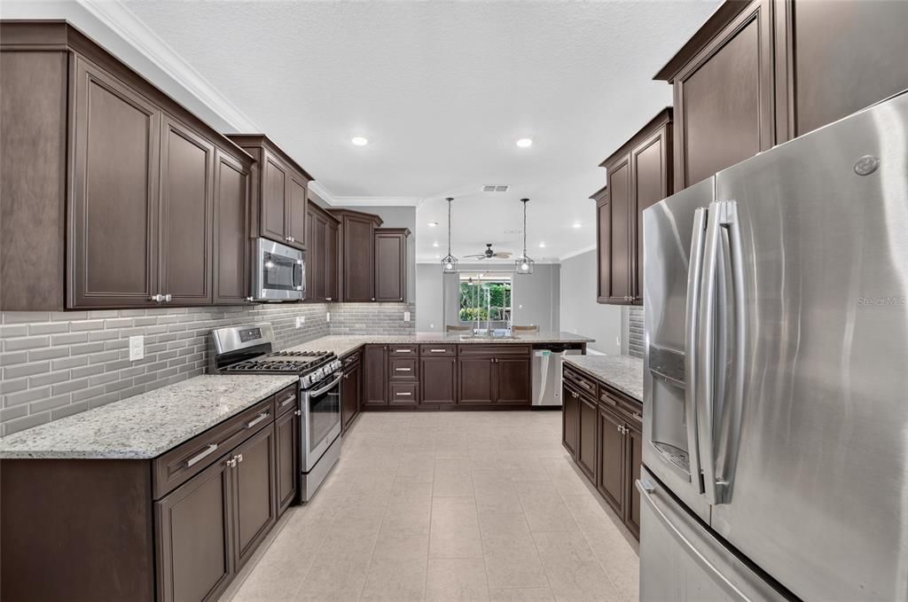 На продажу: $299,900 (2 спален, 2 ванн, 1623 Квадратных фут)