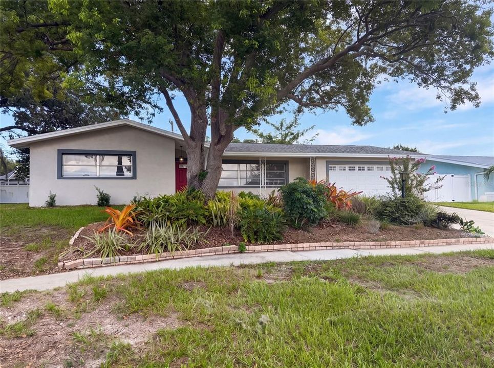 For Sale: $335,000 (2 beds, 2 baths, 1545 Square Feet)