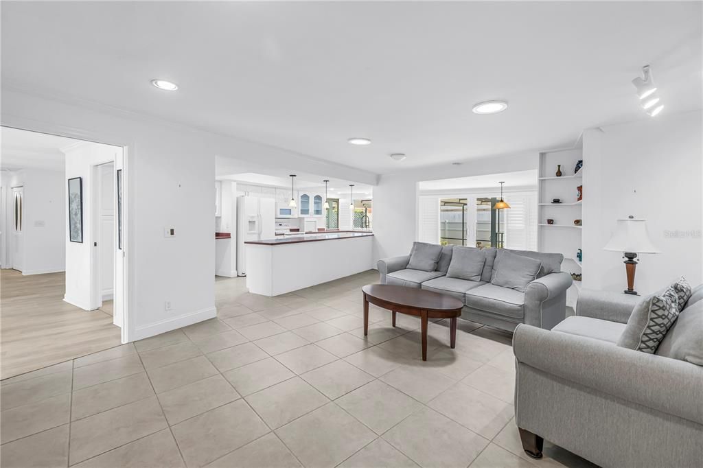 En Venta: $690,000 (4 camas, 2 baños, 2860 Pies cuadrados)