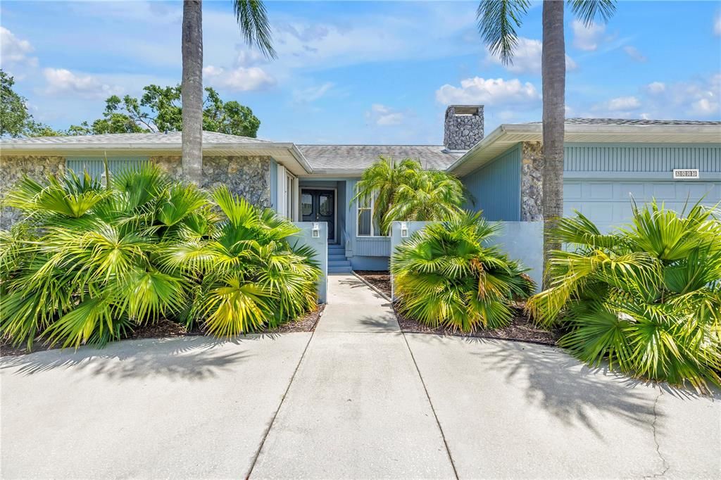 En Venta: $690,000 (4 camas, 2 baños, 2860 Pies cuadrados)