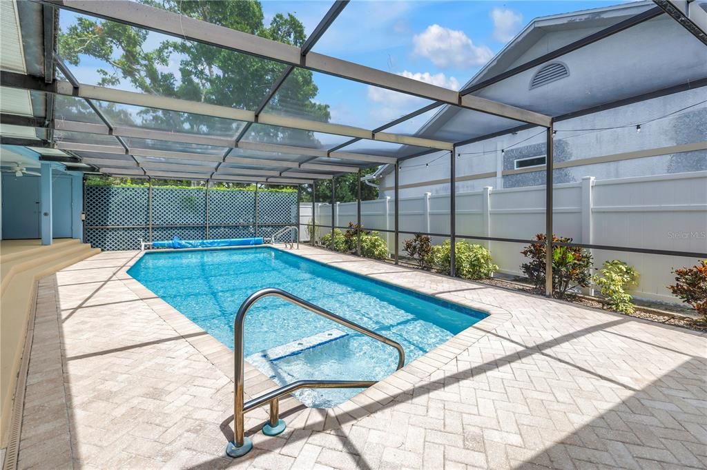 En Venta: $690,000 (4 camas, 2 baños, 2860 Pies cuadrados)